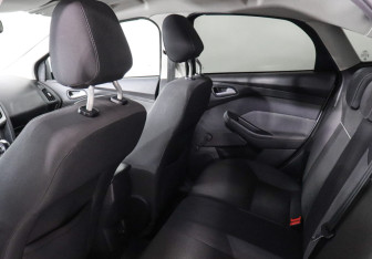 Подержанный автомобиль Ford Focus Sedan 2012 года (12 фото)