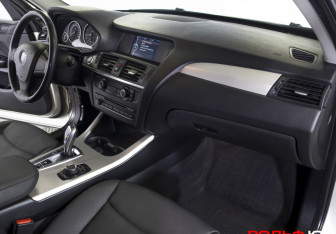 Подержанный автомобиль BMW X3 2012 года (9 фото)