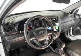 Подержанный автомобиль Kia Rio Sedan 2012 года (8 фото)