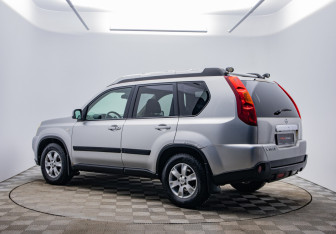 Подержанный автомобиль Nissan X-Trail 2008 года (7 фото)
