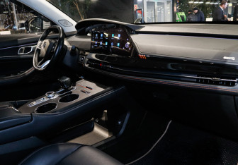 Подержанный автомобиль Changan UNI-K 2023 года (7 фото)