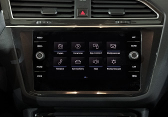 Подержанный автомобиль Volkswagen Tiguan 2020 года (16 фото)
