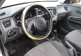 Подержанный автомобиль Kia Rio Hatchback 2010 года (6 фото)