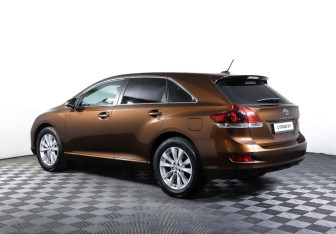 Подержанный автомобиль Toyota Venza 2014 года (7 фото)