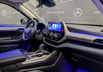 Подержанный автомобиль Toyota Highlander 2024 года (13 фото)