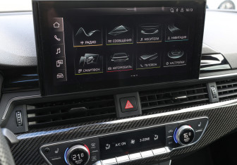Подержанный автомобиль Audi A4 Sedan 2020 года (21 фото)