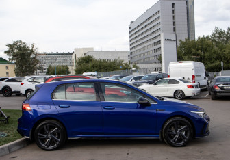 Подержанный автомобиль Volkswagen Golf Hatchback 2021 года (3 фото)