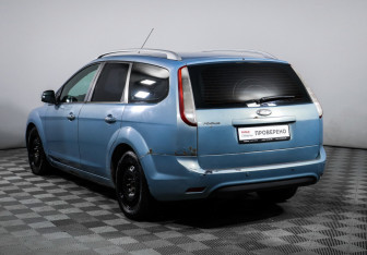 Подержанный автомобиль Ford Focus Wagon 2010 года (7 фото)