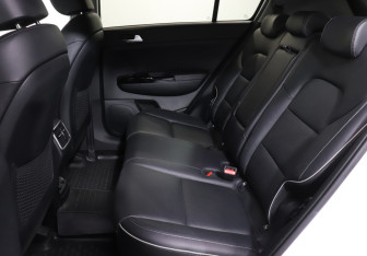 Подержанный автомобиль Kia Sportage 2021 года (10 фото)