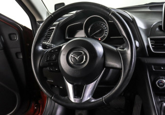 Подержанный автомобиль Mazda 3 Hatchback 2014 года (11 фото)