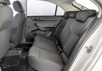 Подержанный автомобиль Skoda Rapid Liftback 2017 года (12 фото)