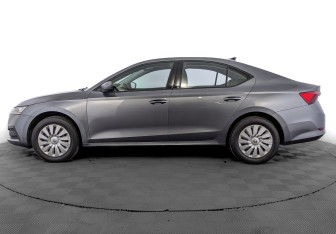 Подержанный автомобиль Skoda Octavia Liftback 2021 года (8 фото)