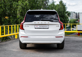 Подержанный автомобиль Volvo XC90 2025 года (5 фото)