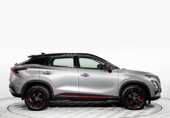 Подержанный автомобиль Omoda C5 2023 года (4 фото)