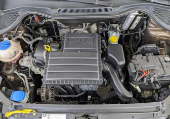 Подержанный автомобиль Volkswagen Polo Sedan 2015 года (9 фото)