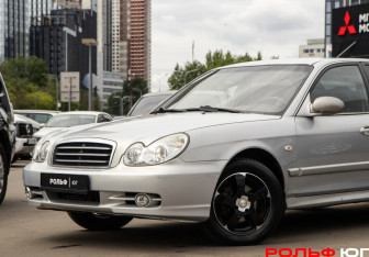 Подержанный автомобиль Hyundai Sonata 2008 года (14 фото)