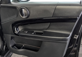 Подержанный автомобиль MINI Countryman 2019 года (25 фото)