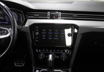 Подержанный автомобиль Volkswagen Passat Wagon 2019 года (16 фото)