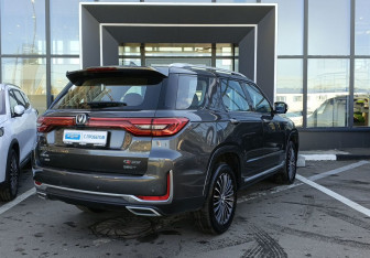 Подержанный автомобиль Changan CS95 2023 года (5 фото)