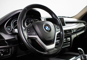 Подержанный автомобиль BMW X5 2017 года (14 фото)