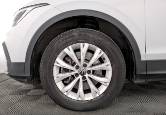 Подержанный автомобиль Volkswagen Tiguan 2021 года (18 фото)