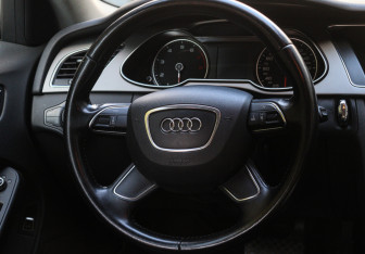 Подержанный автомобиль Audi A4 Sedan 2012 года (11 фото)
