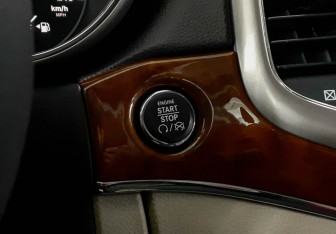 Подержанный автомобиль Jeep Grand Cherokee 2012 года (16 фото)