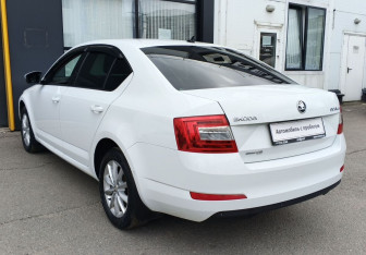 Подержанный автомобиль Skoda Octavia Liftback 2016 года (7 фото)