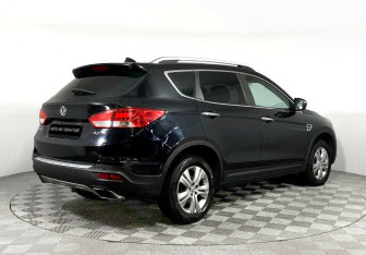Подержанный автомобиль DongFeng AX7 2017 года (3 фото)