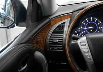 Подержанный автомобиль Infiniti QX80 2017 года (14 фото)