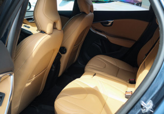 Подержанный автомобиль Volvo V40 Cross Country 2019 года (8 фото)