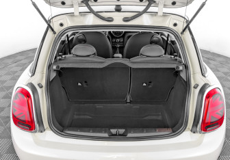 Подержанный автомобиль MINI Hatch 2018 года (10 фото)