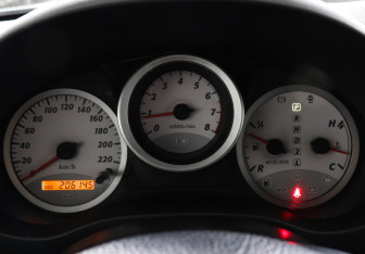 Подержанный автомобиль Toyota RAV4 2004 года (7 фото)