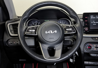 Подержанный автомобиль Kia Ceed Hatchback 2022 года (21 фото)