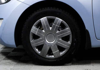 Подержанный автомобиль Hyundai Elantra Sedan 2012 года (7 фото)