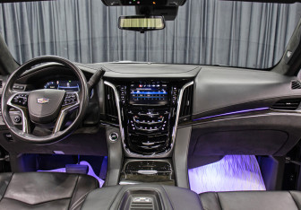 Подержанный автомобиль Cadillac Escalade Suv 2020 года (16 фото)