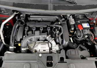 Подержанный автомобиль Peugeot 3008 2018 года (9 фото)