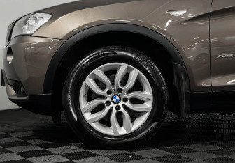 Подержанный автомобиль BMW X3 2013 года (7 фото)