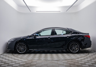 Подержанный автомобиль Toyota Camry Sedan 2025 года (8 фото)