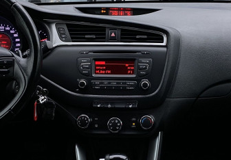 Подержанный автомобиль Kia Ceed Hatchback 2015 года (11 фото)