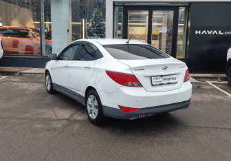 Подержанный автомобиль Hyundai Solaris Hatchback 2014 года (7 фото)