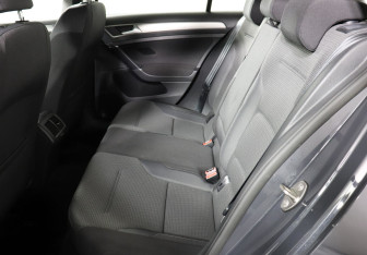 Подержанный автомобиль Volkswagen Golf Hatchback 2016 года (11 фото)