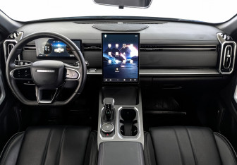 Подержанный автомобиль Jaecoo J7 2024 года (13 фото)