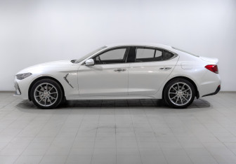 Подержанный автомобиль Genesis G70 2019 года (8 фото)