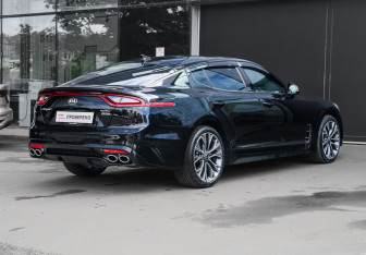 Подержанный автомобиль Kia Stinger 2018 года (4 фото)