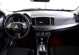 Подержанный автомобиль Mitsubishi Lancer Sedan 2013 года (10 фото)