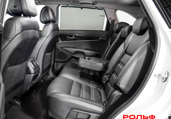 Подержанный автомобиль Kia Sorento 2017 года (8 фото)