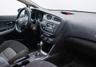 Подержанный автомобиль Kia Ceed Wagon 2015 года (10 фото)