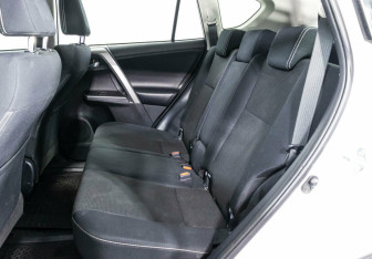 Подержанный автомобиль Toyota RAV4 2018 года (16 фото)