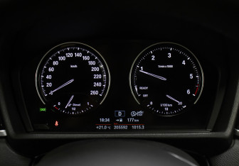 Подержанный автомобиль BMW X1 2020 года (13 фото)